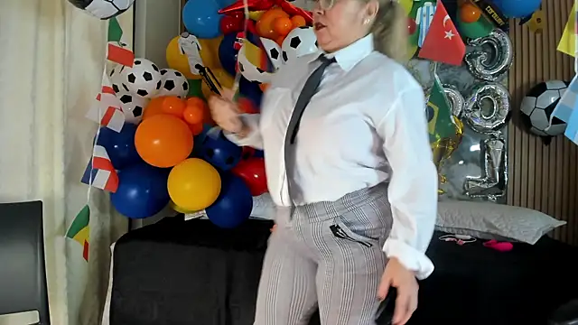 Danna topless online show from 13, 7, 2026