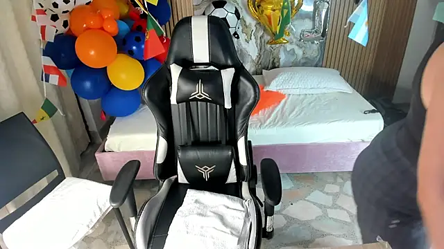 Danna topless online show from 18, 7, 2026