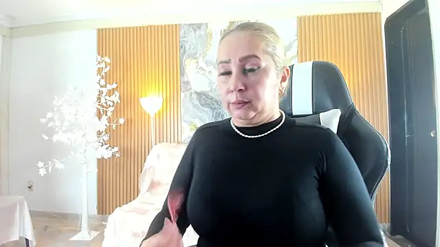 Danna topless online show from 27, 7, 2026