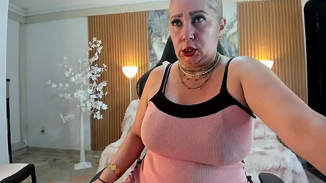 Danna topless online show from 28, 7, 2026