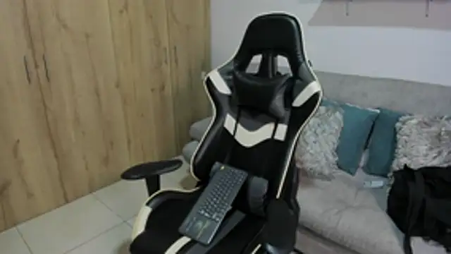 julian wallace online show from 23, 2, 2026