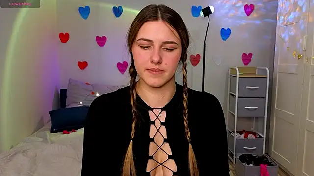 sophia euphoriaa online show from 5, 2, 2026