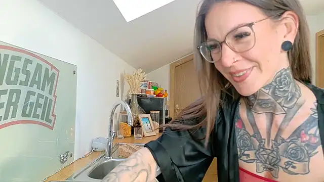 BrownieyQueen online show from 8, 3, 2025