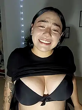 Snapshot of helena_smith chatting on 6, 3, 2025 helena smith online show from 6, 3, 2025