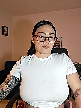 Snapshot of helena_smith chatting on 18, 9, 2025 helena smith online show from 18, 9, 2025