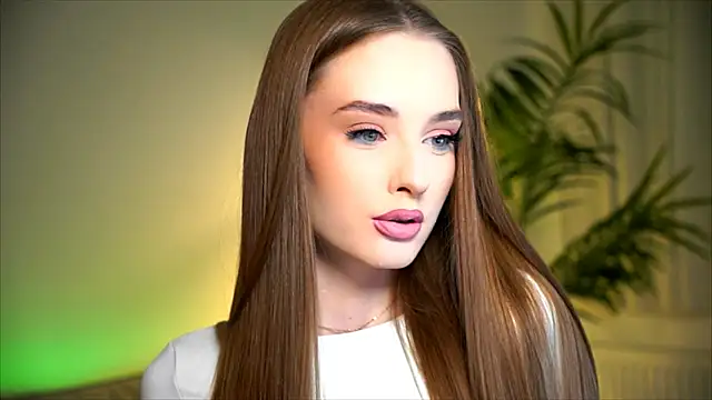 Snapshot of petitegonwiild chatting on 26, 10, 2025 petitegonwiild online show from 26, 10, 2025