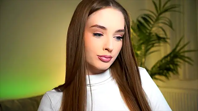 Snapshot of petitegonwiild chatting on 28, 10, 2025 petitegonwiild online show from 28, 10, 2025