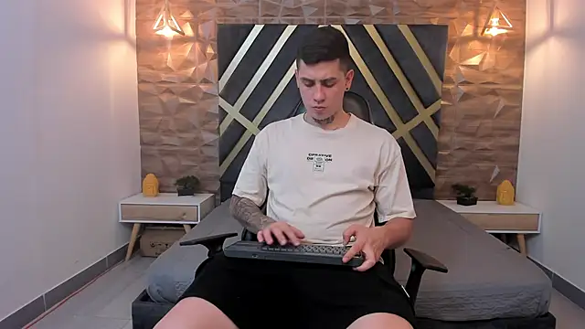 Snapshot of Yeiko_Romero_ chatting on 13, 1, 2025 Yeiko Romero  online show from 13, 1, 2025