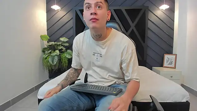 Snapshot of Yeiko_Romero_ chatting on 28, 1, 2025 Yeiko Romero  online show from 28, 1, 2025