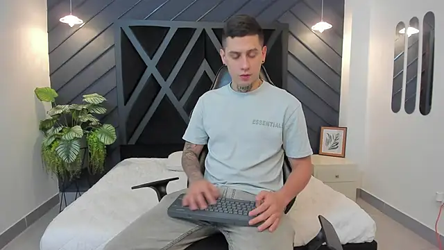 Snapshot of Yeiko_Romero_ chatting on 30, 1, 2025 Yeiko Romero  online show from 30, 1, 2025