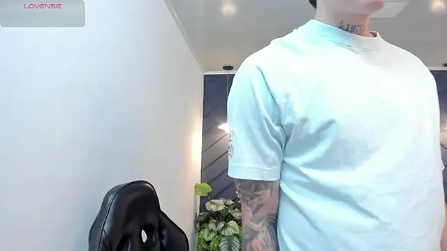 Snapshot of Yeiko_Romero_ chatting on 3, 2, 2025 Yeiko Romero  online show from 3, 2, 2025