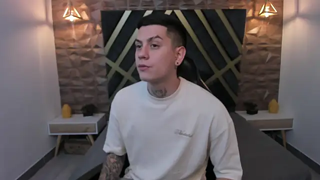 Snapshot of Yeiko_Romero_ chatting on 4, 2, 2025 Yeiko Romero  online show from 4, 2, 2025