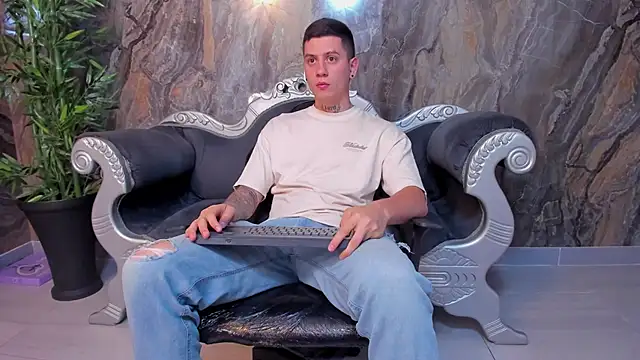 Snapshot of Yeiko_Romero_ chatting on 6, 2, 2025 Yeiko Romero  online show from 6, 2, 2025