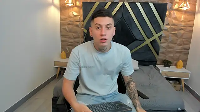 Snapshot of Yeiko_Romero_ chatting on 8, 2, 2025 Yeiko Romero  online show from 8, 2, 2025