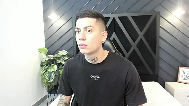 Snapshot of Yeiko_Romero_ chatting on 11, 2, 2025 Yeiko Romero  online show from 11, 2, 2025