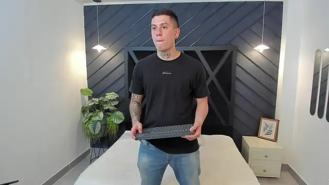 Snapshot of Yeiko_Romero_ chatting on 12, 2, 2025 Yeiko Romero  online show from 12, 2, 2025