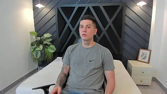 Snapshot of Yeiko_Romero_ chatting on 13, 2, 2025 Yeiko Romero  online show from 13, 2, 2025