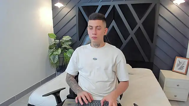 Snapshot of Yeiko_Romero_ chatting on 15, 2, 2025 Yeiko Romero  online show from 15, 2, 2025