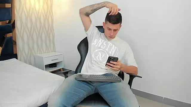 Snapshot of Yeiko_Romero_ chatting on 18, 2, 2025 Yeiko Romero  online show from 18, 2, 2025