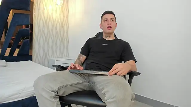 Snapshot of Yeiko_Romero_ chatting on 19, 2, 2025 Yeiko Romero  online show from 19, 2, 2025