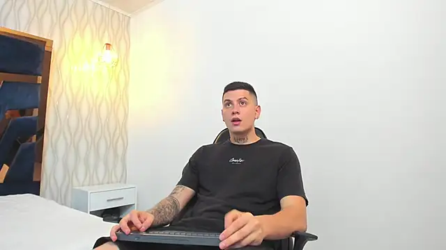 Snapshot of Yeiko_Romero_ chatting on 22, 2, 2025 Yeiko Romero  online show from 22, 2, 2025