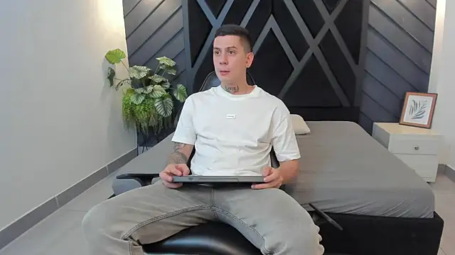 Snapshot of Yeiko_Romero_ chatting on 27, 2, 2025 Yeiko Romero  online show from 27, 2, 2025