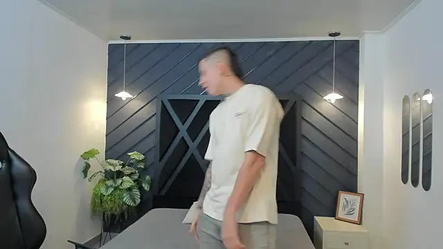 Snapshot of Yeiko_Romero_ chatting on 1, 3, 2025 Yeiko Romero  online show from 1, 3, 2025