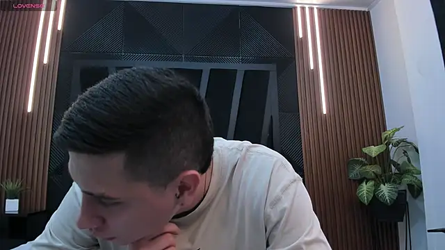 Snapshot of Yeiko_Romero_ chatting on 5, 3, 2025 Yeiko Romero  online show from 5, 3, 2025