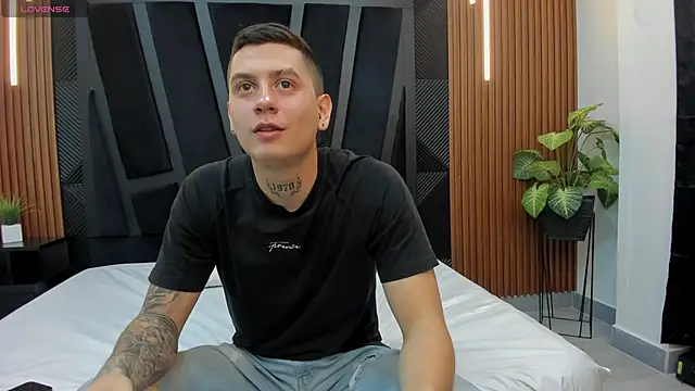 Snapshot of Yeiko_Romero_ chatting on 6, 3, 2025 Yeiko Romero  online show from 6, 3, 2025