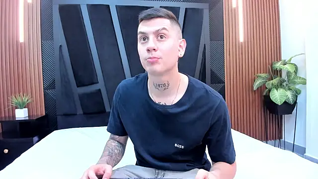 Snapshot of Yeiko_Romero_ chatting on 8, 3, 2025 Yeiko Romero  online show from 8, 3, 2025