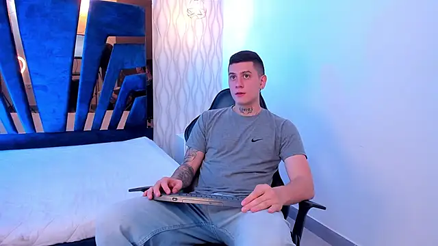 Snapshot of Yeiko_Romero_ chatting on 12, 3, 2025 Yeiko Romero  online show from 12, 3, 2025