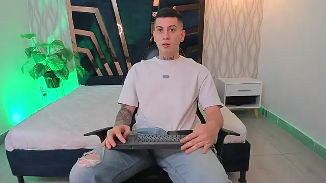 Snapshot of Yeiko_Romero_ chatting on 15, 3, 2025 Yeiko Romero  online show from 15, 3, 2025