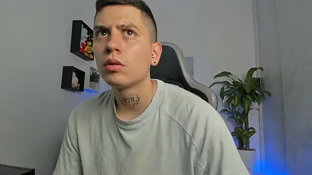 Snapshot of Yeiko_Romero_ chatting on 13, 9, 2025 Yeiko Romero  online show from 13, 9, 2025