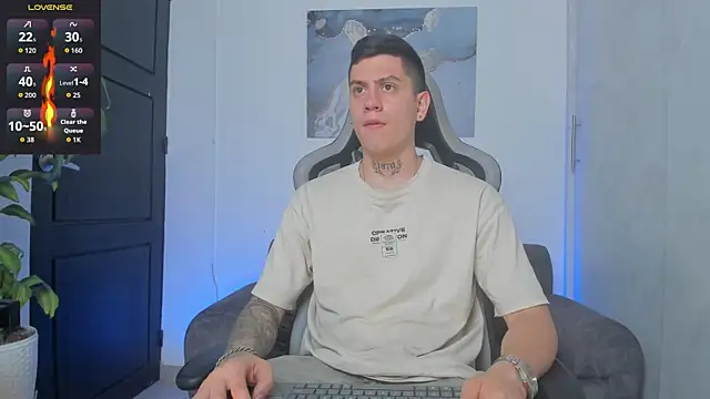 Snapshot of Yeiko_Romero_ chatting on 8, 10, 2025 Yeiko Romero  online show from 8, 10, 2025