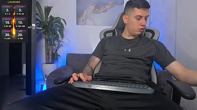 Snapshot of Yeiko_Romero_ chatting on 9, 10, 2025 Yeiko Romero  online show from 9, 10, 2025