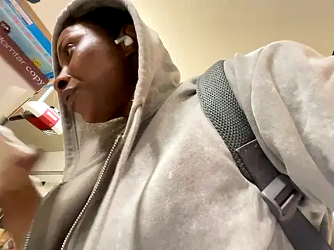 Snapshot of wynterheat chatting on 4, 11, 2025 wynterheat online show from 4, 11, 2025