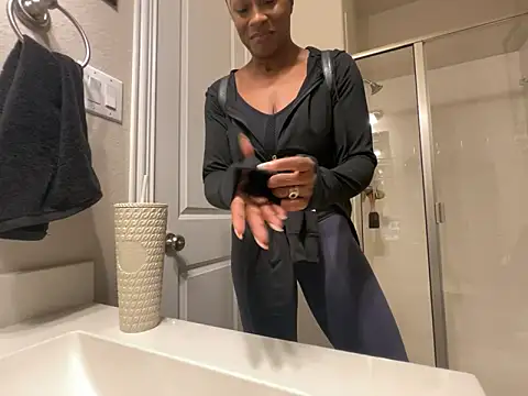 Snapshot of wynterheat chatting on 18, 12, 2025 wynterheat online show from 18, 12, 2025