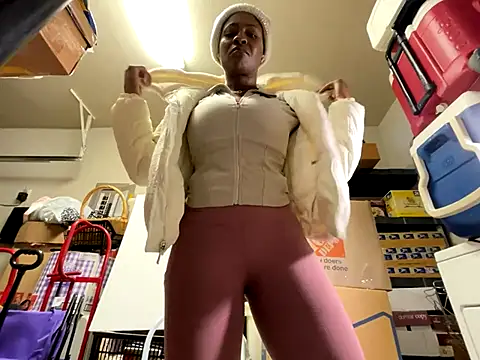 Snapshot of wynterheat chatting on 23, 12, 2025 wynterheat online show from 23, 12, 2025