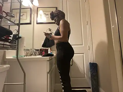 Snapshot of wynterheat chatting on 8, 3, 2026 wynterheat online show from 8, 3, 2026