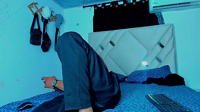 Rich boy01 online show from 6, 1, 2025