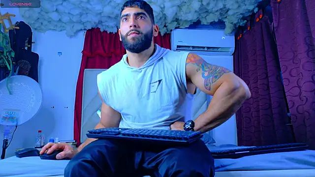 Snapshot of Rich_boy01 chatting on 27, 5, 2026 Rich boy01 online show from 27, 5, 2026
