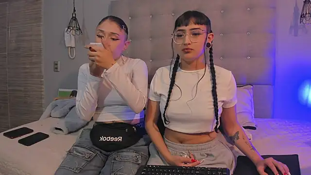 Snapshot of Zowi_Hottiee chatting on 8, 1, 2025 Zowi Hottiee online show from 8, 1, 2025