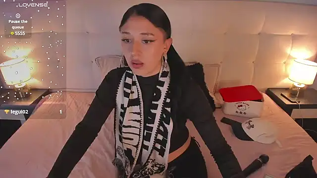 Snapshot of Zowi_Hottiee chatting on 5, 2, 2025 Zowi Hottiee online show from 5, 2, 2025