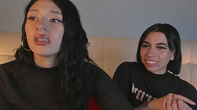 Snapshot of Zowi_Hottiee chatting on 11, 3, 2025 Zowi Hottiee online show from 11, 3, 2025