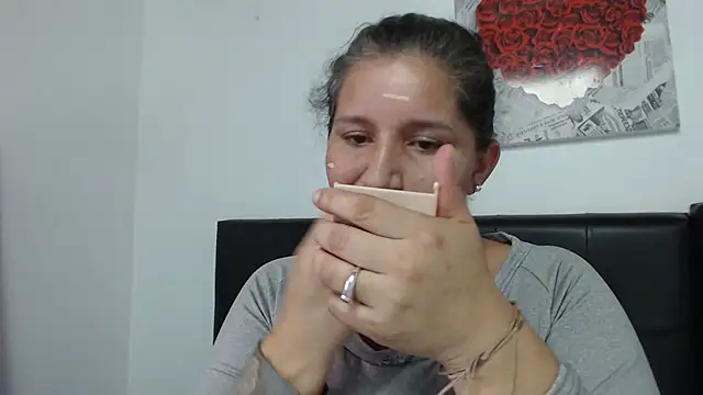 Snapshot of Angelinna_Milf chatting on 6, 12, 2024 Angelinna Milf online show from 6, 12, 2024