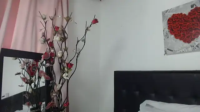 Snapshot of Angelinna_Milf chatting on 14, 12, 2024 Angelinna Milf online show from 14, 12, 2024