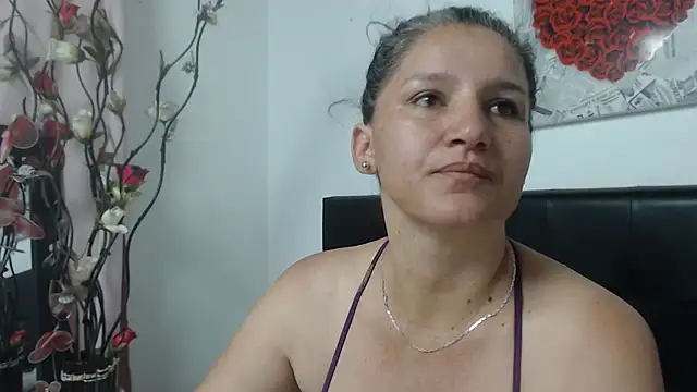 Snapshot of Angelinna_Milf chatting on 15, 12, 2024 Angelinna Milf online show from 15, 12, 2024