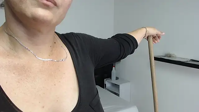 Snapshot of Angelinna_Milf chatting on 17, 12, 2024 Angelinna Milf online show from 17, 12, 2024