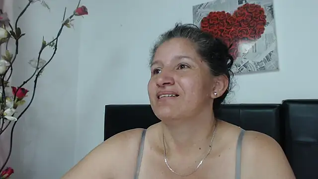 Snapshot of Angelinna_Milf chatting on 17, 12, 2024 Angelinna Milf online show from 17, 12, 2024