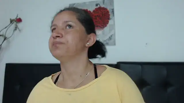 Snapshot of Angelinna_Milf chatting on 26, 12, 2024 Angelinna Milf online show from 26, 12, 2024